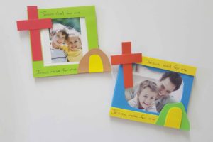 Jesus died and rose for me Easter picture frame craft for Kids – 3 Easy Ways